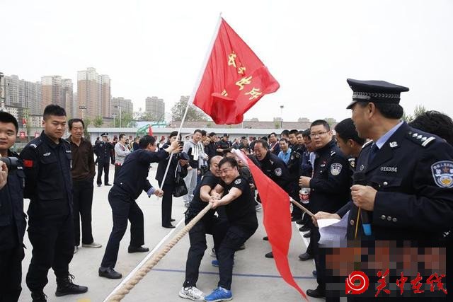警体运动会举行 500多“警察蜀黍”汗洒运动场帅炸