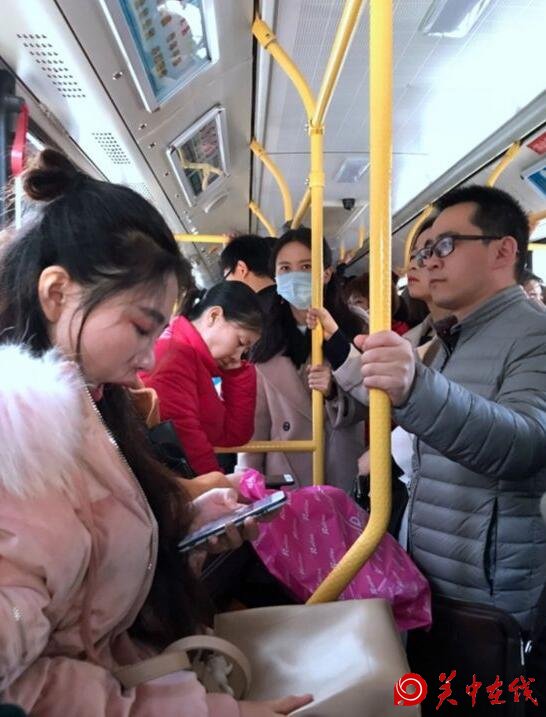 【关中在线】关注西安常态化限行 市民建议延时公交收车时间