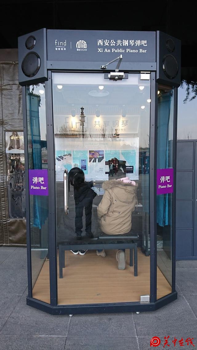 【关中在线】西安曲江书城门口现钢琴弹吧