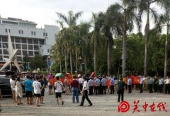 东莞理工学院让文科生留老校区引发学生抗议
