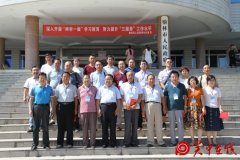 13位公民代表走进市政府