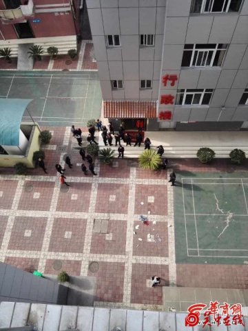 陕西一镇长在县人民医院坠楼身亡 警方调查原因