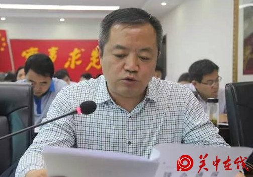 延川县委中心组集体学习了易地搬迁等有关精神