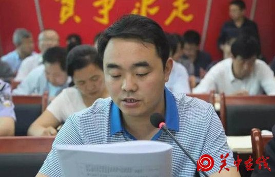 延川县委中心组集体学习了易地搬迁等有关精神