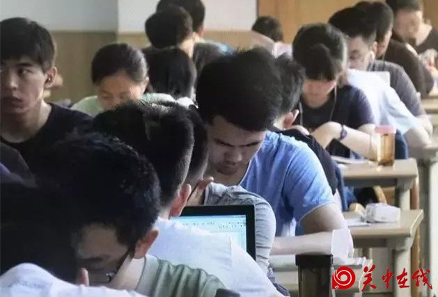 古城西安持续高温 避暑纳凉点备受青睐