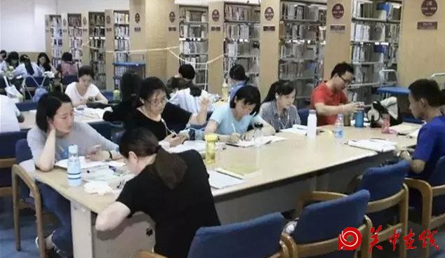 古城西安持续高温 避暑纳凉点备受青睐