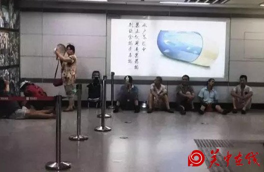 古城西安持续高温 避暑纳凉点备受青睐