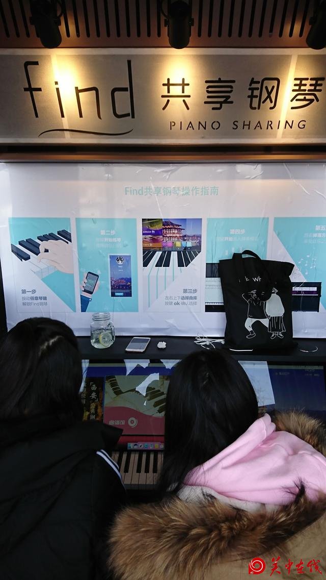 西安曲江书城门口现钢琴弹吧