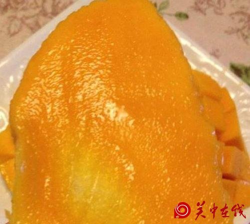 吃剩下的芒果核不要扔，找个花盆，自己在家种，也能开花结果