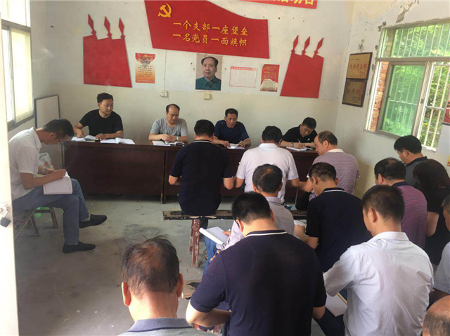 【关中在线】党旗的方向 就是我们前进的方向　-----渭南市实验初中第60个扶贫日工作纪实
