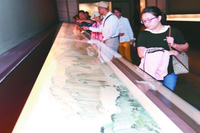 【关中在线】故宫首展中国瓷板画