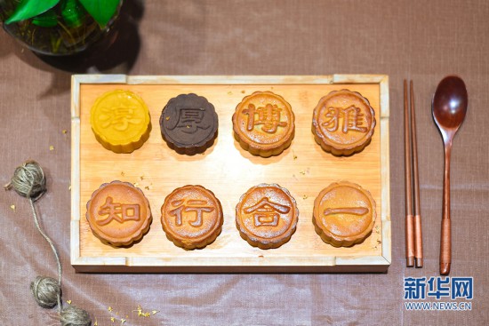 【关中在线】又双叕是“别人家的大学”！陕西师范大学17年自制月饼免费送学生