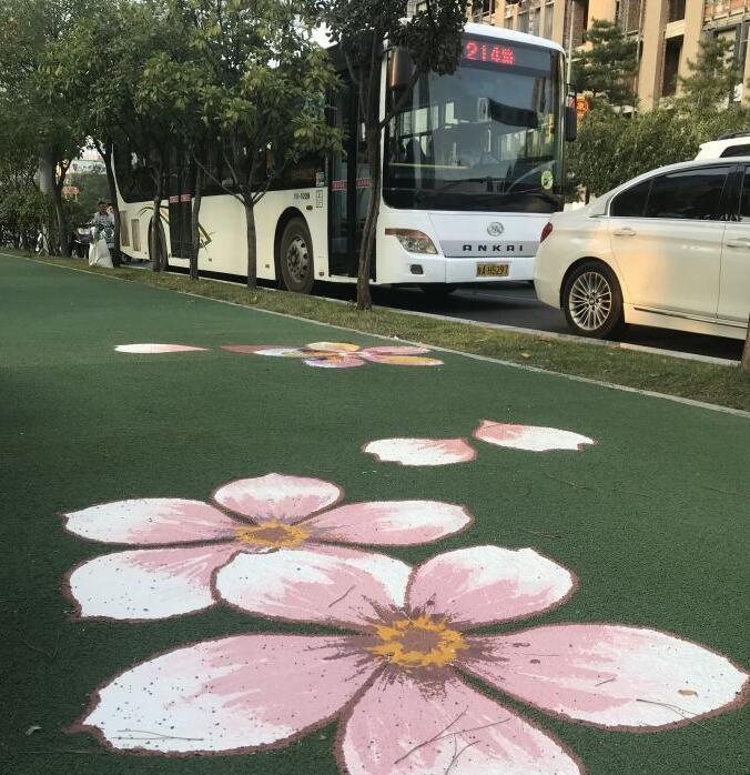 【关中在线】骑行路上飘“花香“” 西安最美自行车道北郊亮相