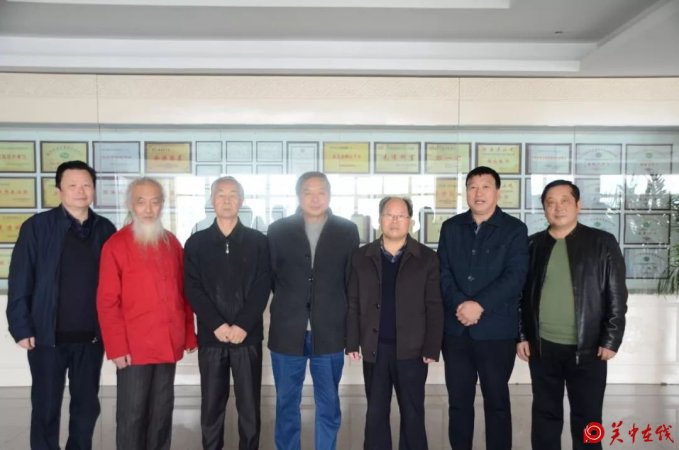【关中在线】艺无止境 透过笔墨看改革——记《陕西发展观察书画院》笔会交流现场