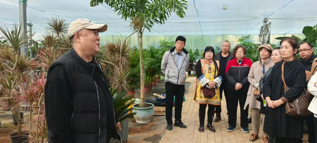 西安市美协“美术里的新时代”大采风活动走进阎良区四叶草花卉基