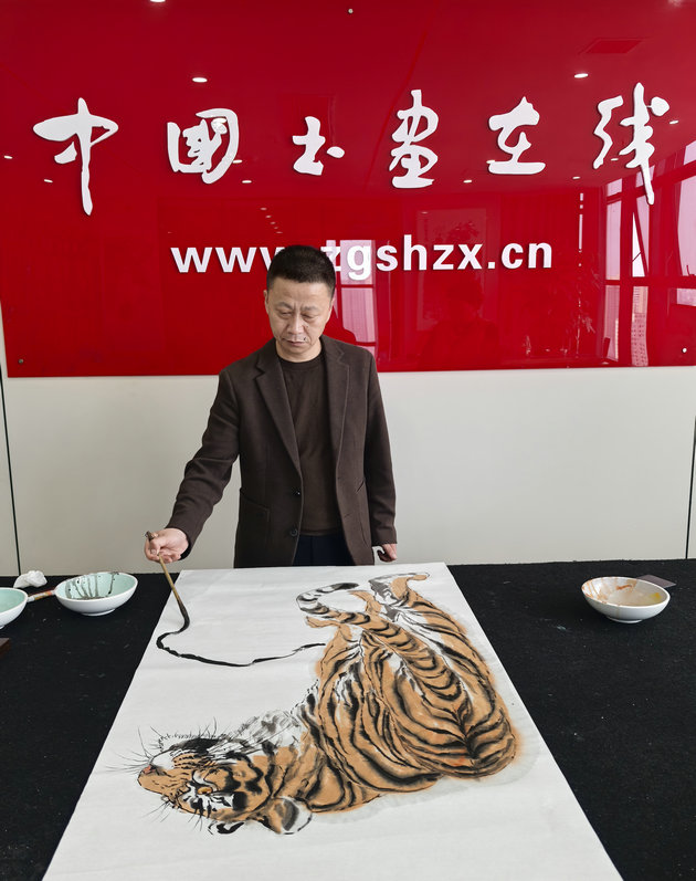 “山君”跃纸·墨韵生风 ——中国虎啸山庄韩军老师走进“中国书