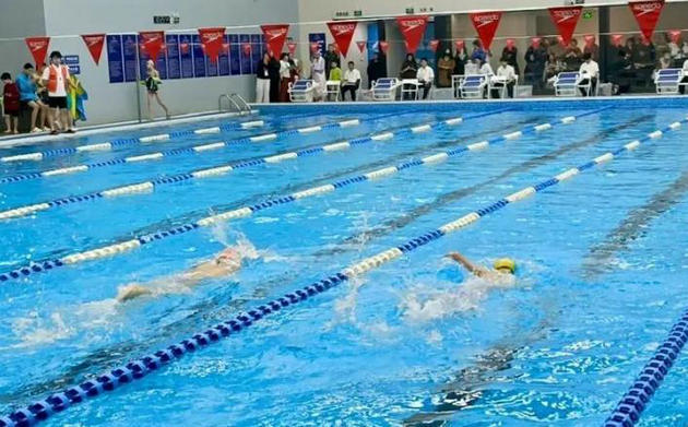 2026年莲湖区青少年游泳比赛举行
